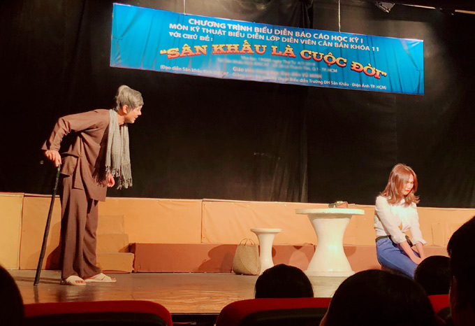 Ngọc Trinh đi học diễn xuất, thi học kỳ bằng vai gái bán hoa