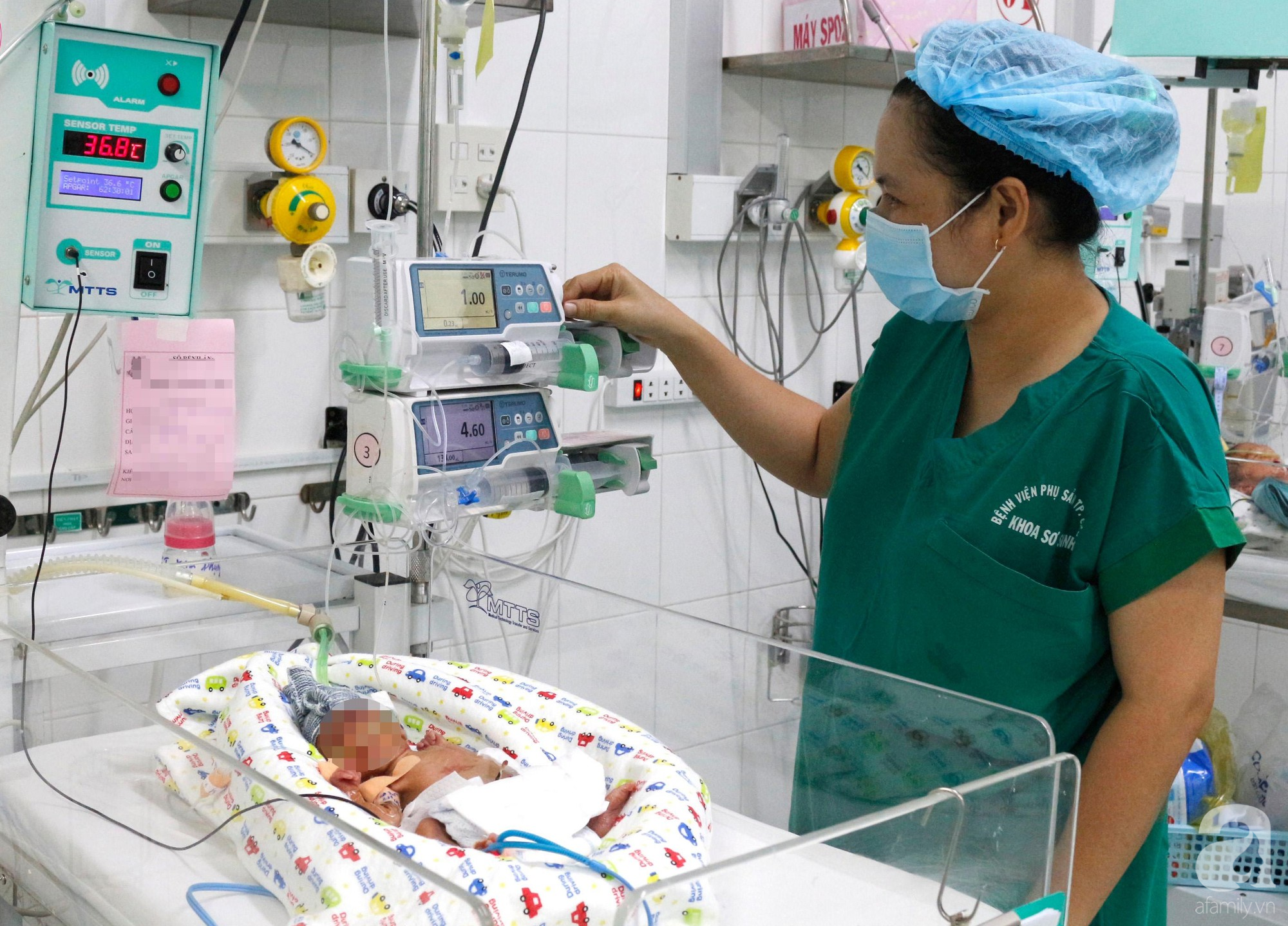 Bé gái sinh non không thở không phản xạ ở Cần Thơ được cứu sống bằng phương pháp độc