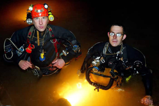 Thợ lặn Anh tìm thấy đội bóng mắc kẹt nhờ... hết dây thừng