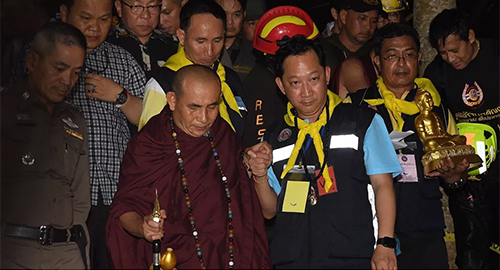 Nhà sư Thái Lan được tin là hiện thân của truyền thuyết về hang Tham Luang