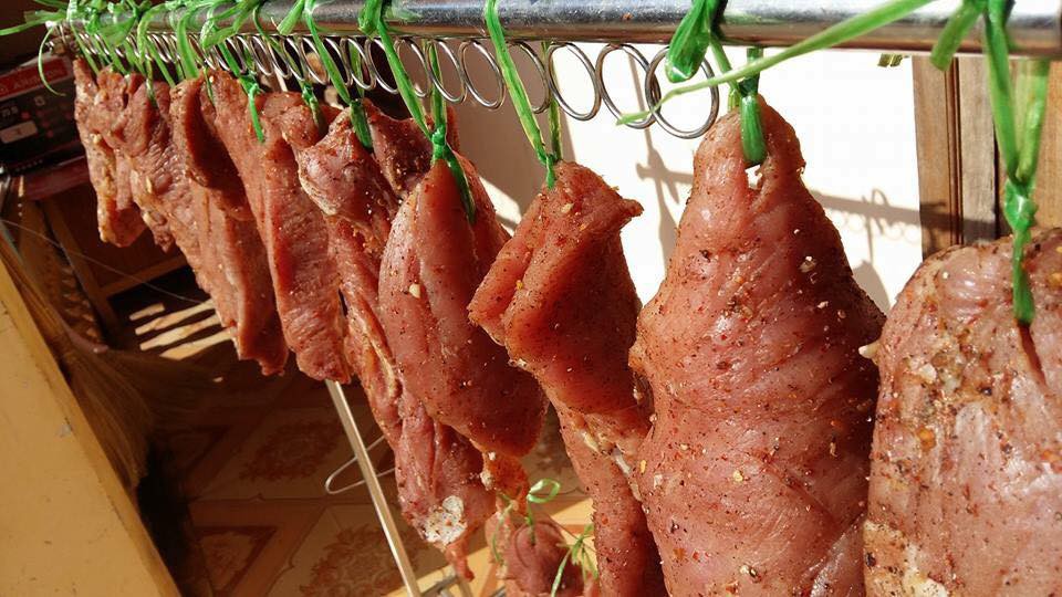 Trời nóng như đổ lửa, cư dân mạng tranh thủ làm món thịt lợn nhiều nắng để có đồ nhậu xem World Cup Trời nóng như đổ lửa, cư dân mạng tranh thủ làm món thịt lợn nhiều nắng để có đồ nhậu xem World Cup
