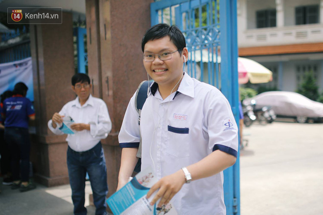 Nhiều thí sinh bị điểm 0 môn Ngữ Văn THPT Quốc gia vì làm thơ than thở về thân phận mình trong phòng thi Nhiều thí sinh bị điểm 0 môn Ngữ Văn THPT Quốc gia vì làm thơ than thở về thân phận mình trong phòng thi