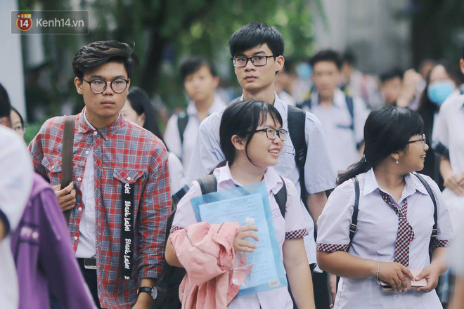 Nhiều thí sinh bị điểm 0 môn Ngữ Văn THPT Quốc gia vì làm thơ than thở về thân phận mình trong phòng thi