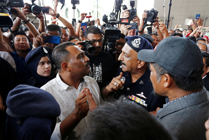 Cựu thủ tướng Malaysia phải nộp 1 triệu ringgit để được tại ngoại