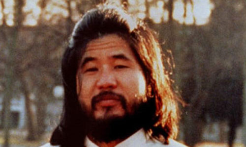 Nhật treo cổ trùm giáo phái tấn công tàu điện ngầm bằng khí sarin