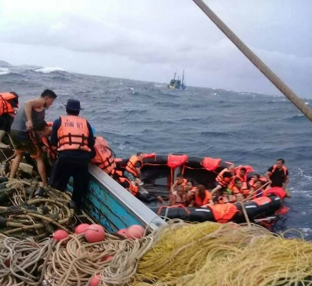 Ngày bão tố ở Phuket: 3 vụ chìm tàu, 138 hành khách gặp nạn