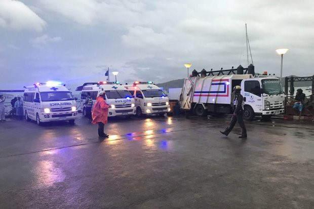 Ngày bão tố ở Phuket: 3 vụ chìm tàu, 138 hành khách gặp nạn