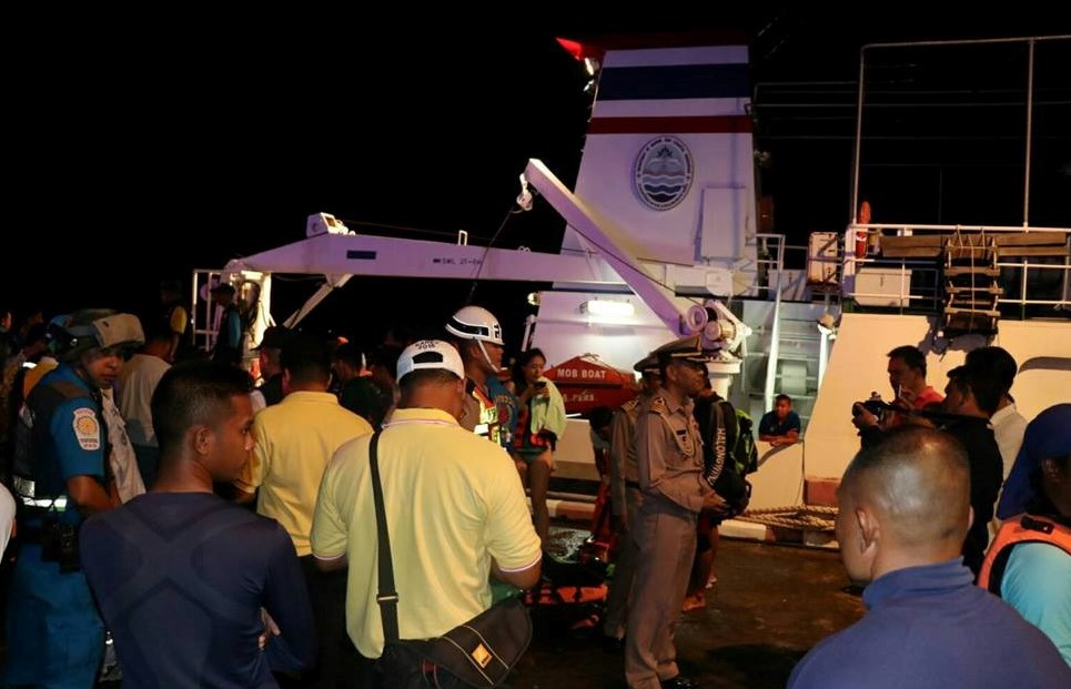 Ngày bão tố ở Phuket: 3 vụ chìm tàu, 138 hành khách gặp nạn