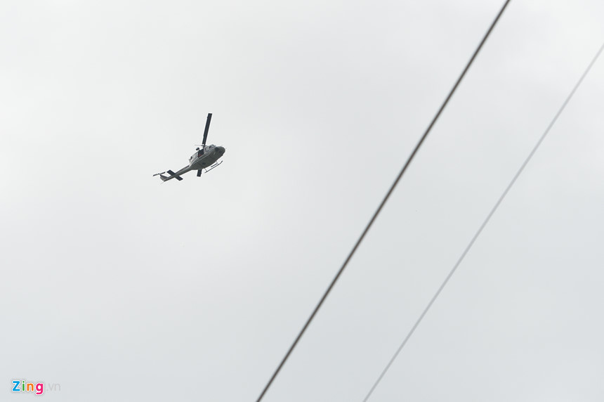 Đội giải cứu làm việc hối hả ở cửa hang sau khi thợ lặn thiệt mạng