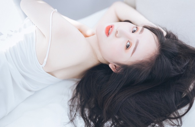 Bà Tưng Huyền Anh tái xuất, tung bộ ảnh liêu trai khoe vòng 1 đốt mắt