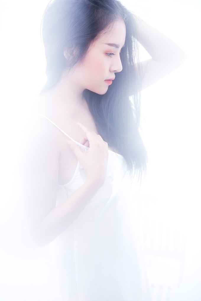 Bà Tưng Huyền Anh tái xuất, tung bộ ảnh liêu trai khoe vòng 1 đốt mắt