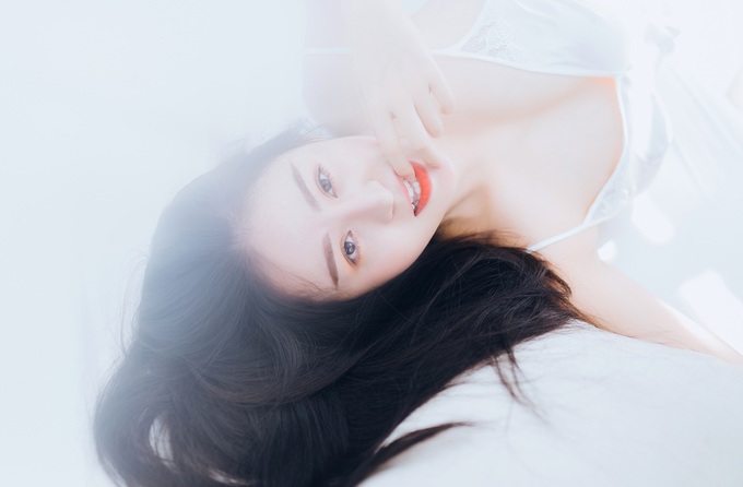 Bà Tưng Huyền Anh tái xuất, tung bộ ảnh liêu trai khoe vòng 1 đốt mắt