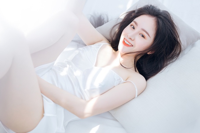 Bà Tưng Huyền Anh tái xuất, tung bộ ảnh liêu trai khoe vòng 1 đốt mắt