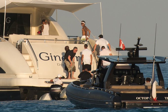 Neymar kiếm và tiêu tiền thế nào