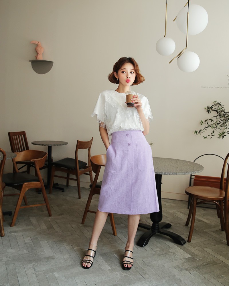 Chân váy midi vừa chống nắng lại có tới tận 4 cách lên đồ cực xinh thế này thì ngại gì mà không thử! Chân váy midi vừa chống nắng lại có tới tận 4 cách lên đồ cực xinh thế này thì ngại gì mà không thử!