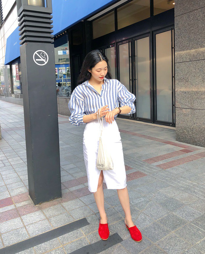 Chân váy midi vừa chống nắng lại có tới tận 4 cách lên đồ cực xinh thế này thì ngại gì mà không thử! Chân váy midi vừa chống nắng lại có tới tận 4 cách lên đồ cực xinh thế này thì ngại gì mà không thử!