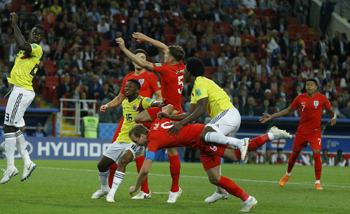 Hơn 190.000 người ký đơn đòi Anh và Colombia đá lại