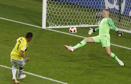 Hơn 190.000 người ký đơn đòi Anh và Colombia đá lại