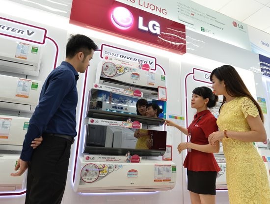 Hà Nội nắng đổ lửa, người dân đổ xô đi mua điều hòa chống nóng