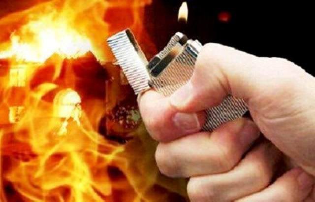 Mâu thuẫn tình cảm, người đàn ông rưới xăng đốt nhà bạn gái, 3 người bỏng nặng trong đó có 1 bé gái 7 tuổi