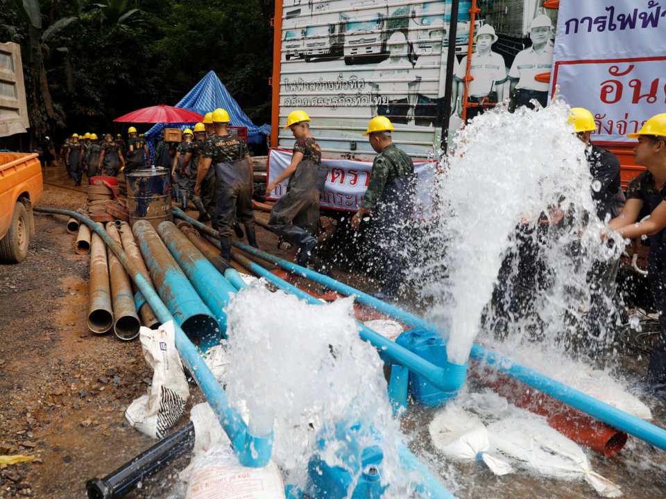 Nói là làm, Elon Musk cử ngay người đến Thái Lan để hỗ trợ giải cứu đội bóng mắc kẹt trong hang