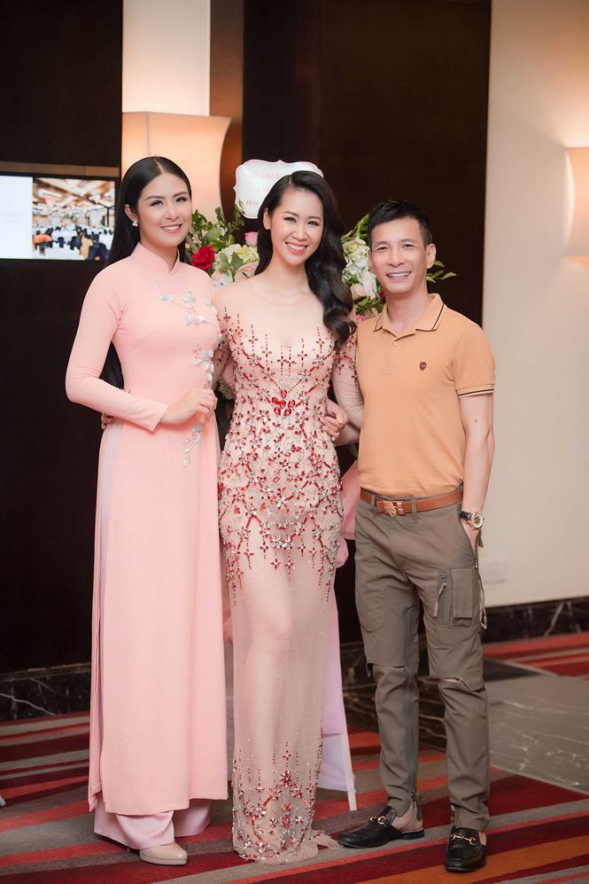 Dương Thùy Linh sexy trong tiệc mừng đăng quang Mrs Worldwide 2018 Dương Thùy Linh sexy trong tiệc mừng đăng quang Mrs Worldwide 2018