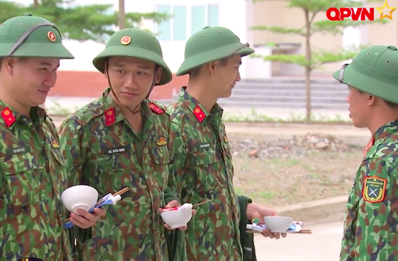 Sao Nhập Ngũ mùa 6: Mr Cần Trô khiến cả trung đội cười nghiêng ngả vì cuộn giấy vệ sinh Sao Nhập Ngũ mùa 6: Mr Cần Trô khiến cả trung đội cười nghiêng ngả vì cuộn giấy vệ sinh