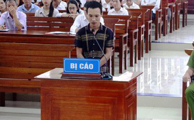 Kẻ giết bạn chôn xác dưới nền nhà bất ngờ thay đổi lời khai trước vành móng ngựa