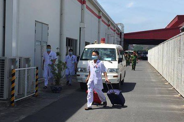 Quảng Ninh: 38 công nhân bất ngờ bị ngất nghi bị hít phải khí độc