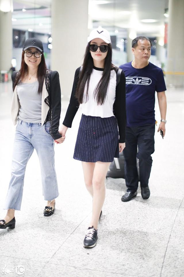 Cách diện kẻ sọc dọc đơn giản nhưng chất của sao Hoa ngữ