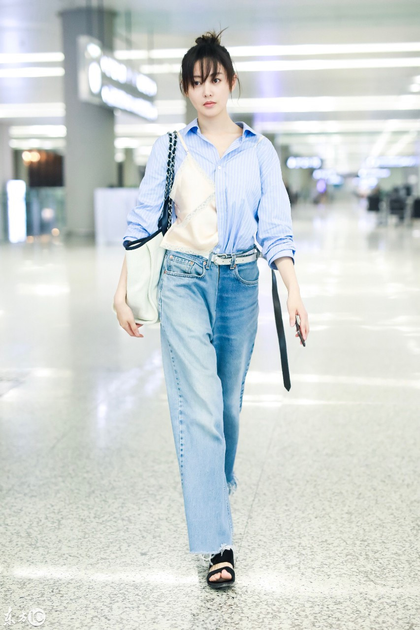 Cách diện kẻ sọc dọc đơn giản nhưng chất của sao Hoa ngữ