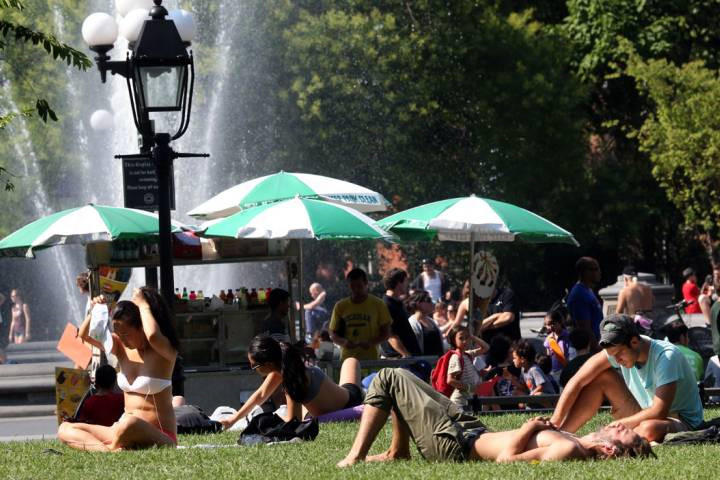 Người Mỹ và Canada vật vã trong nắng nóng 41 độ C