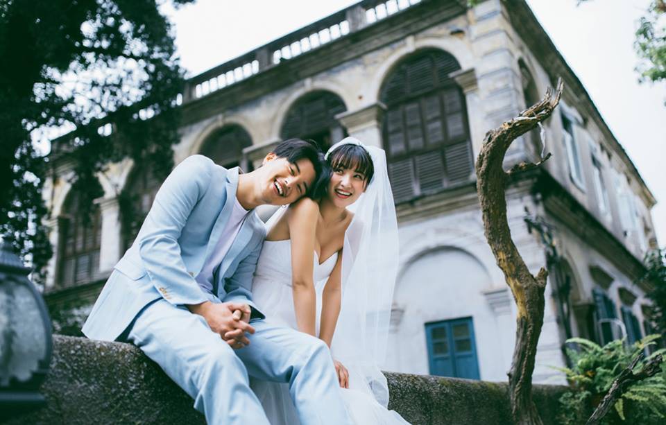 Ảnh cưới đơn giản nhưng vẫn khiến người xem lịm tim vì cô dâu và chú rể quá tình