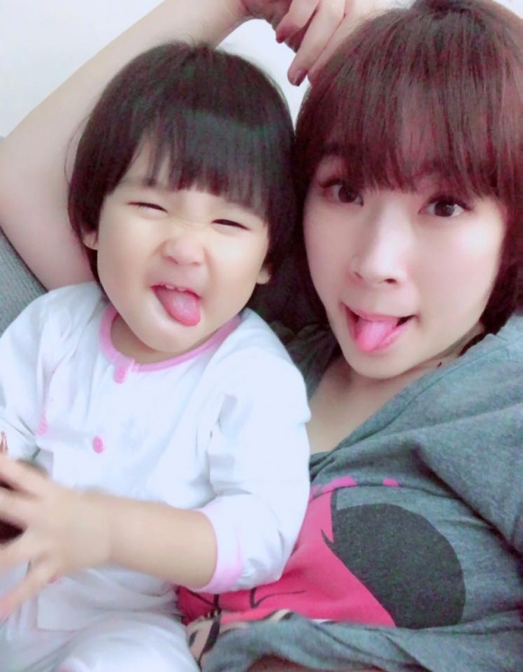 Cuộc sống bên vợ đẹp con xinh của BTV Quốc Khánh lúc không lên sóng Cuộc sống bên vợ đẹp con xinh của BTV Quốc Khánh lúc không lên sóng