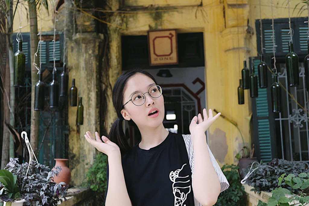 Hot girl Bánh đúc có xương Hà Anh lấy chồng ở tuổi 21