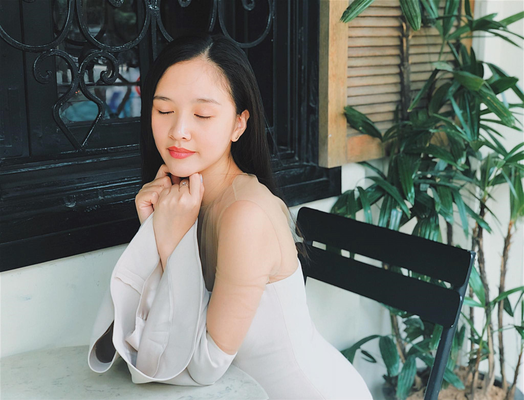 Hot girl Bánh đúc có xương Hà Anh lấy chồng ở tuổi 21