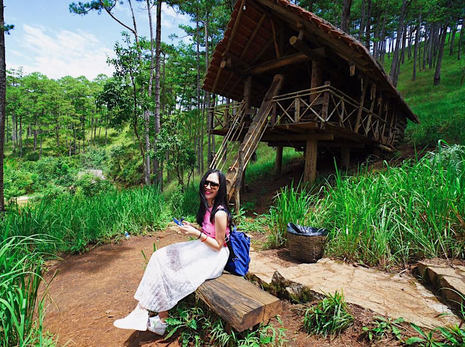 Hot girl Bánh đúc có xương Hà Anh lấy chồng ở tuổi 21