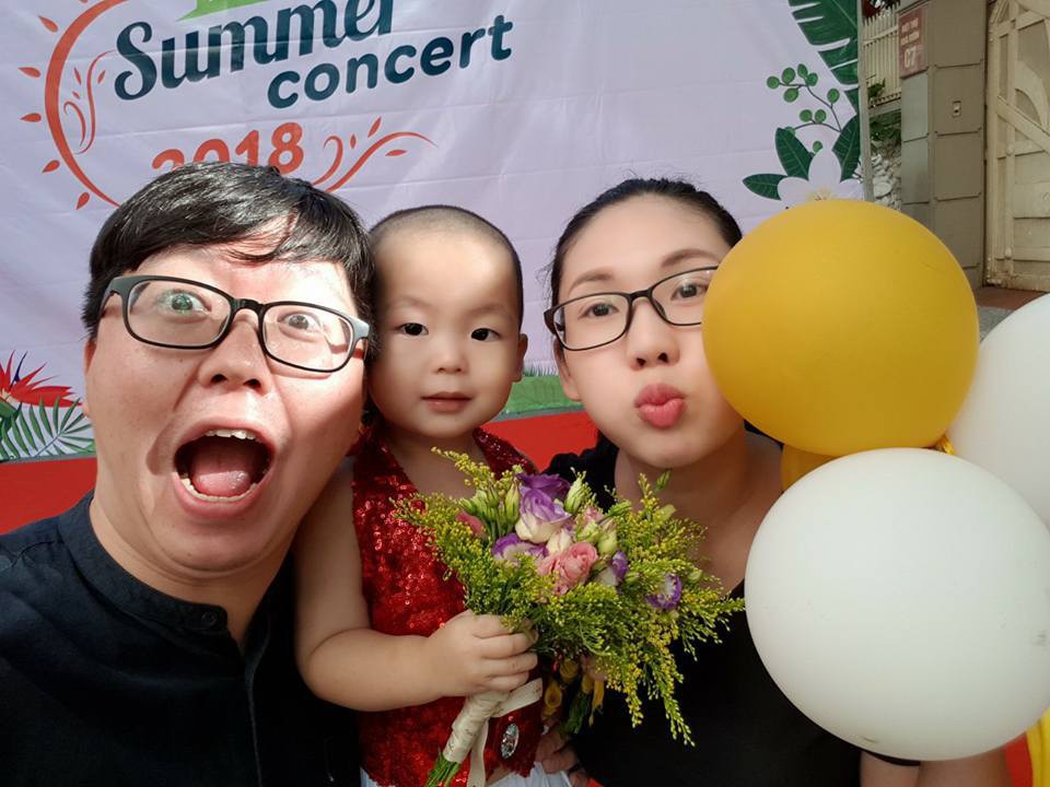 Nghe vợ thủ thỉ muốn giảm cân cho xinh còn sản xuất thêm em bé, chồng hứng chí mua hẳn cả vườn dứa về xếp đầy nhà Nghe vợ thủ thỉ muốn giảm cân cho xinh còn sản xuất thêm em bé, chồng hứng chí mua hẳn cả vườn dứa về xếp đầy nhà