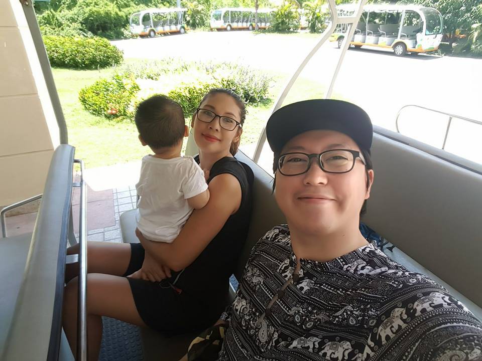 Nghe vợ thủ thỉ muốn giảm cân cho xinh còn sản xuất thêm em bé, chồng hứng chí mua hẳn cả vườn dứa về xếp đầy nhà Nghe vợ thủ thỉ muốn giảm cân cho xinh còn sản xuất thêm em bé, chồng hứng chí mua hẳn cả vườn dứa về xếp đầy nhà