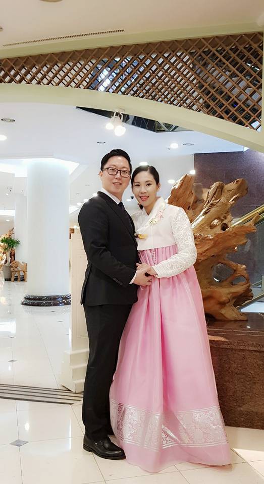 Nghe vợ thủ thỉ muốn giảm cân cho xinh còn sản xuất thêm em bé, chồng hứng chí mua hẳn cả vườn dứa về xếp đầy nhà