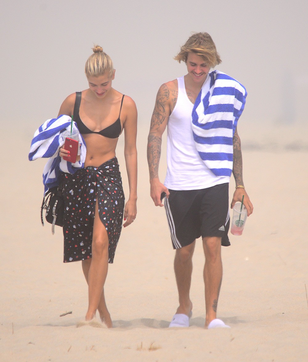 Trong khi Hailey Baldwin thể hiện sự chiến thắng trong mối quan hệ với Justin Bieber thì Selena Gomez tỏ ra phớt lờ, không quan tâm Trong khi Hailey Baldwin thể hiện sự chiến thắng trong mối quan hệ với Justin Bieber thì Selena Gomez tỏ ra phớt lờ, không quan tâm