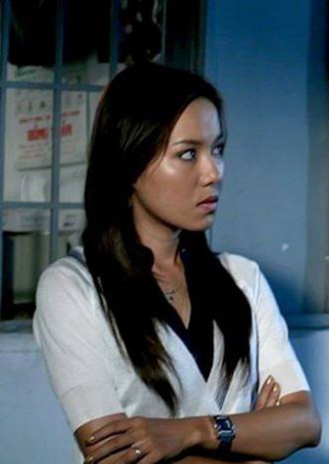 Lý Thanh Thảo Mùi ngò gai hôn đắm đuối chồng Tây trong lễ cưới ở Hà Lan