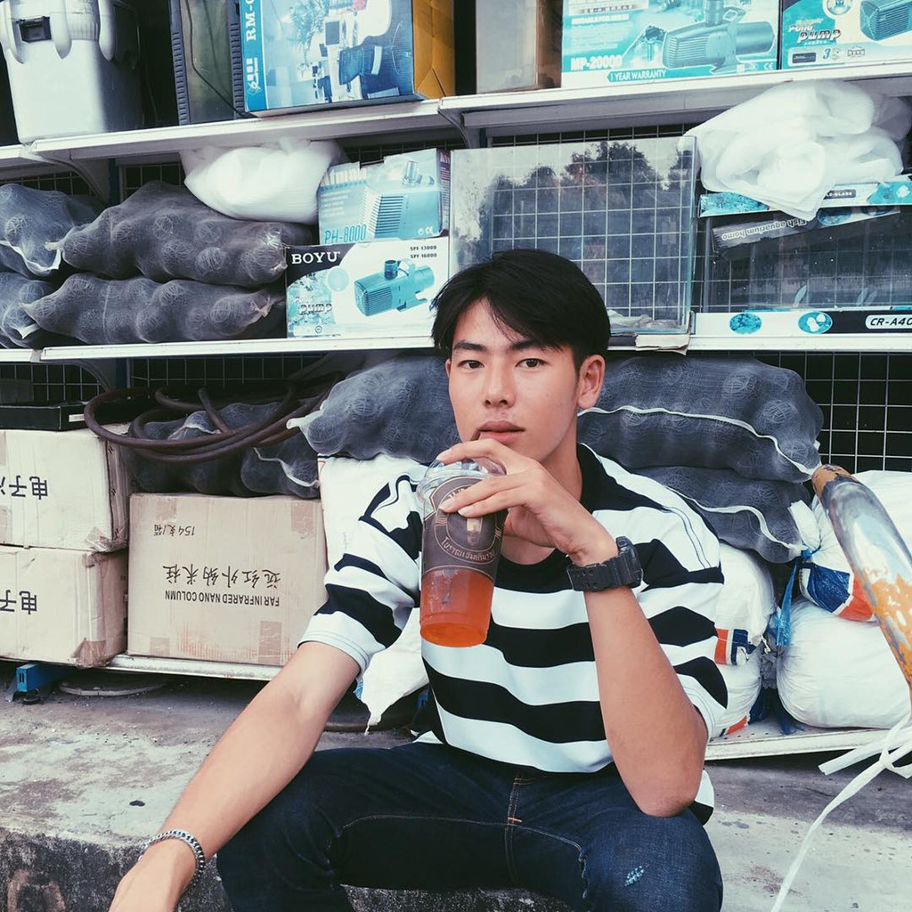 Tình nguyện viên cao 1,85 m gây chú ý ở vụ cứu hộ đội bóng Thái Lan