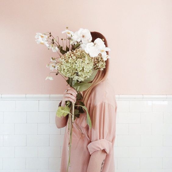 Yêu 6 năm cợt nhả không cưới, thanh niên đứng hình khi biết danh tính chồng tương lai của bạn gái cũ