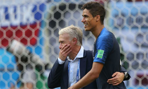 Trụ cột tuyển Pháp được đặt biệt danh Bộ trưởng Quốc phòng