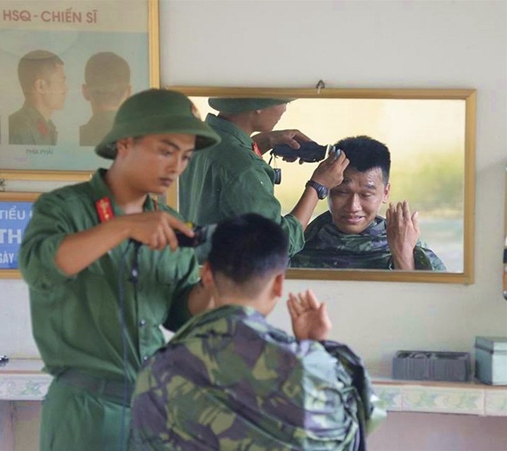 Mr. Cần Trô bối rối từ chối diễn hài ở Sao nhập ngũ Mr. Cần Trô bối rối từ chối diễn hài ở Sao nhập ngũ