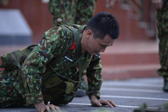Mr. Cần Trô bối rối từ chối diễn hài ở Sao nhập ngũ Mr. Cần Trô bối rối từ chối diễn hài ở Sao nhập ngũ