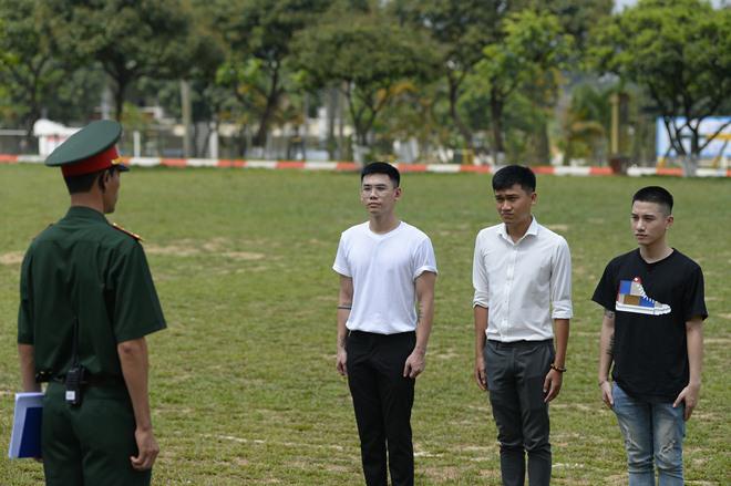 Mr. Cần Trô bối rối từ chối diễn hài ở Sao nhập ngũ Mr. Cần Trô bối rối từ chối diễn hài ở Sao nhập ngũ