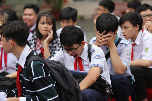 Học sinh Sài Gòn muốn lùi giờ vào học buổi sáng