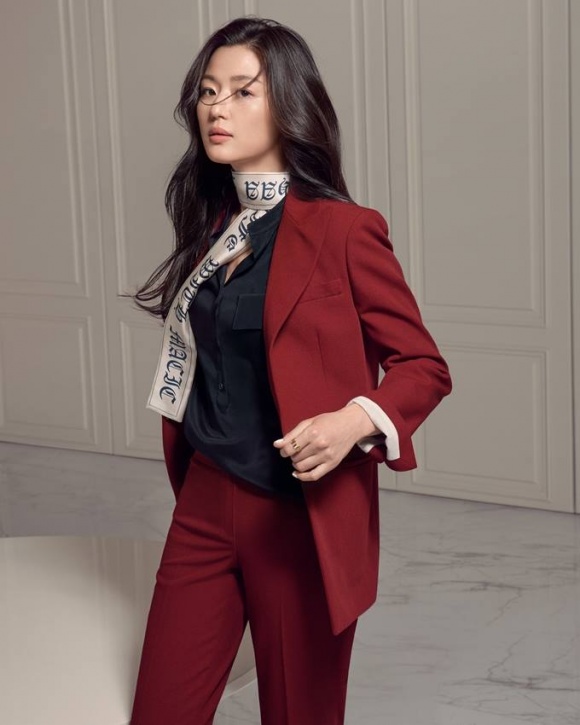 Mợ chảnh vừa tái xuất, Kim Tae Hee đã bị chê bai nhan sắc có thừa, thần thái thua xa Mợ chảnh vừa tái xuất, Kim Tae Hee đã bị chê bai nhan sắc có thừa, thần thái thua xa